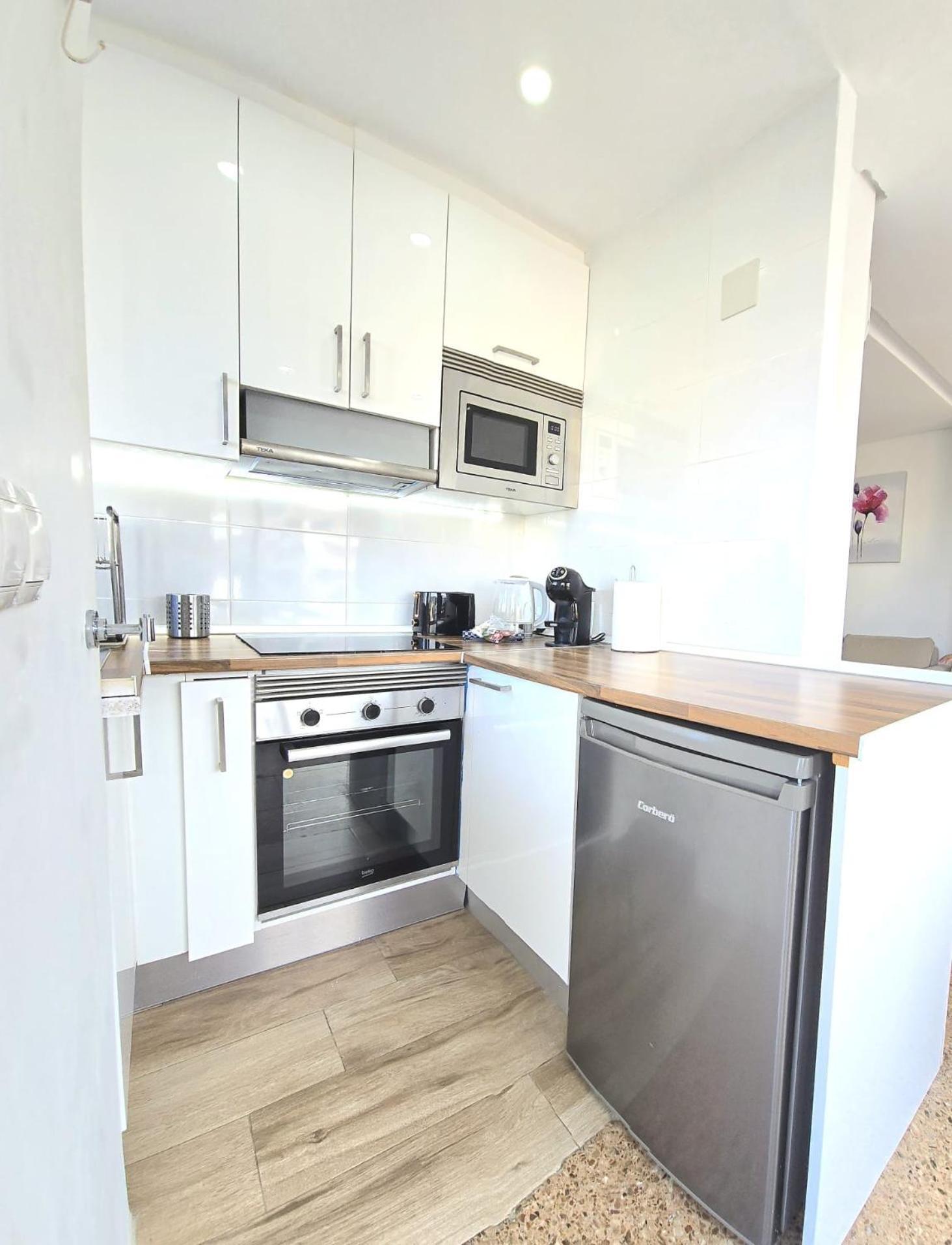 Nogalera Rainbow 2-Bedroom Apartment, Pool And Parking By Namaste Elite Torremolinos Exterior foto
