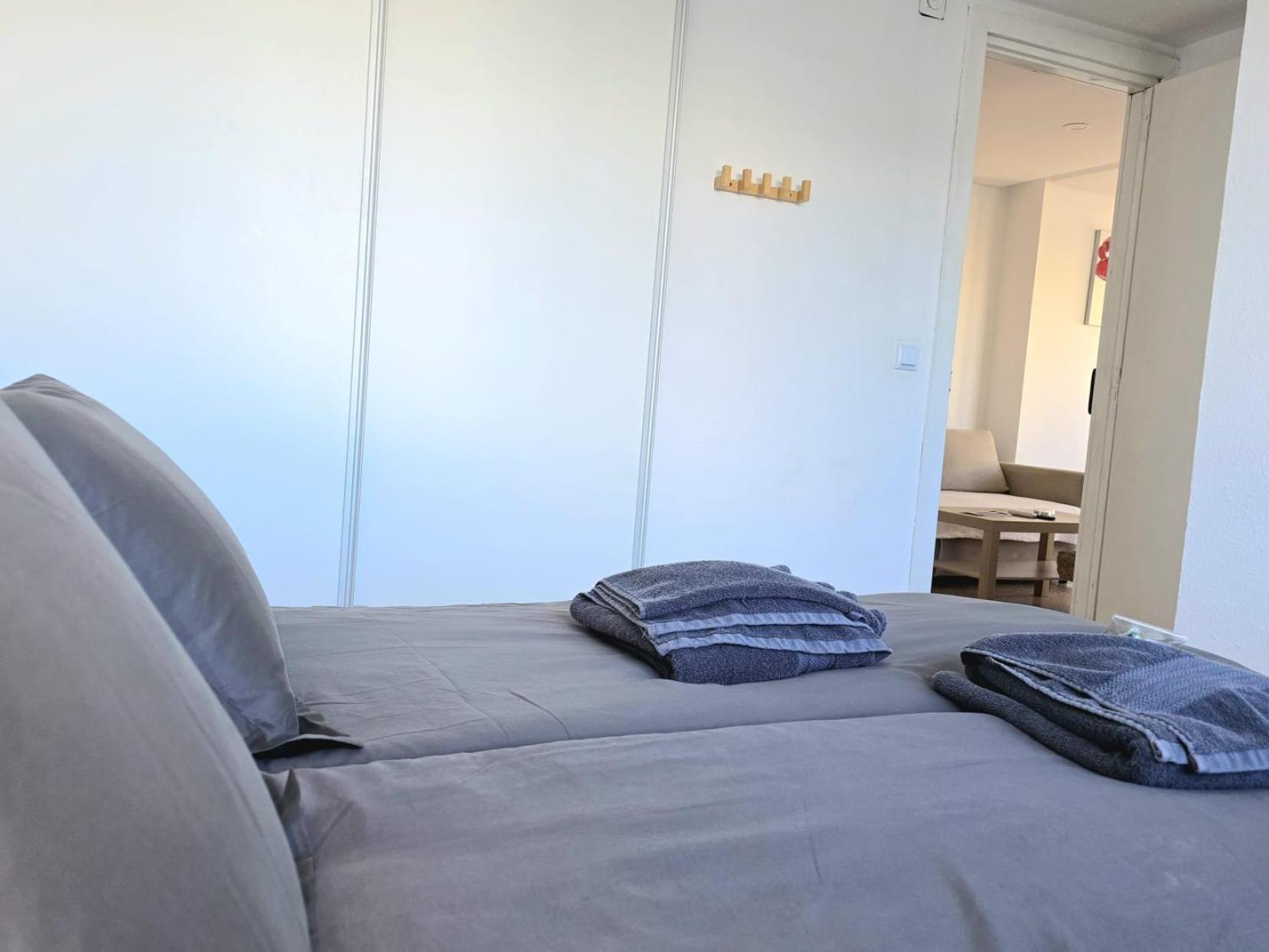 Nogalera Rainbow 2-Bedroom Apartment, Pool And Parking By Namaste Elite Torremolinos Exterior foto